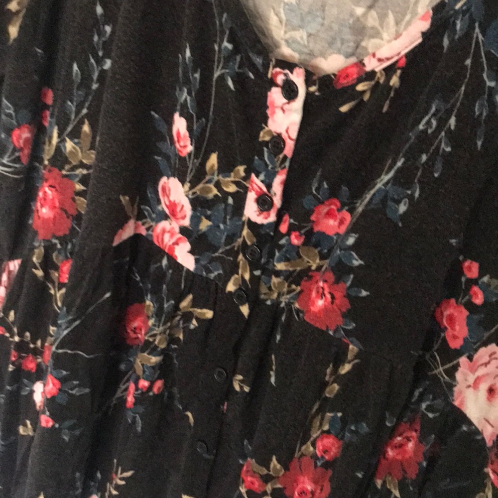 Floral button down top - Picture 2 of 3